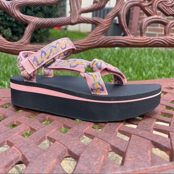 NWT Teva universal flatform sandal in ziggy rose tan - Picture 5 of 11